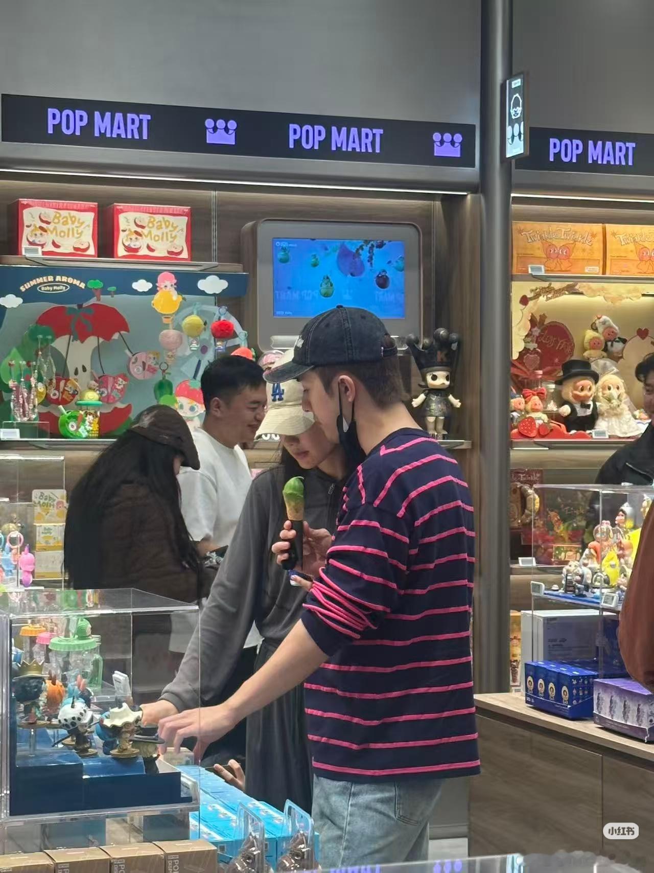 毓言cp被偶遇的小情侣每天都很幸福 