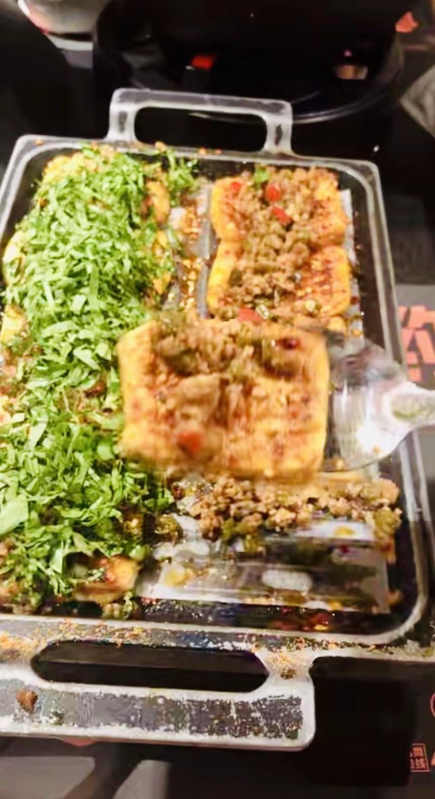 来重庆第一顿和最后一顿，都是无刺泡泡🐟。来重庆前就被朋友按头安利无刺泡泡，吃完