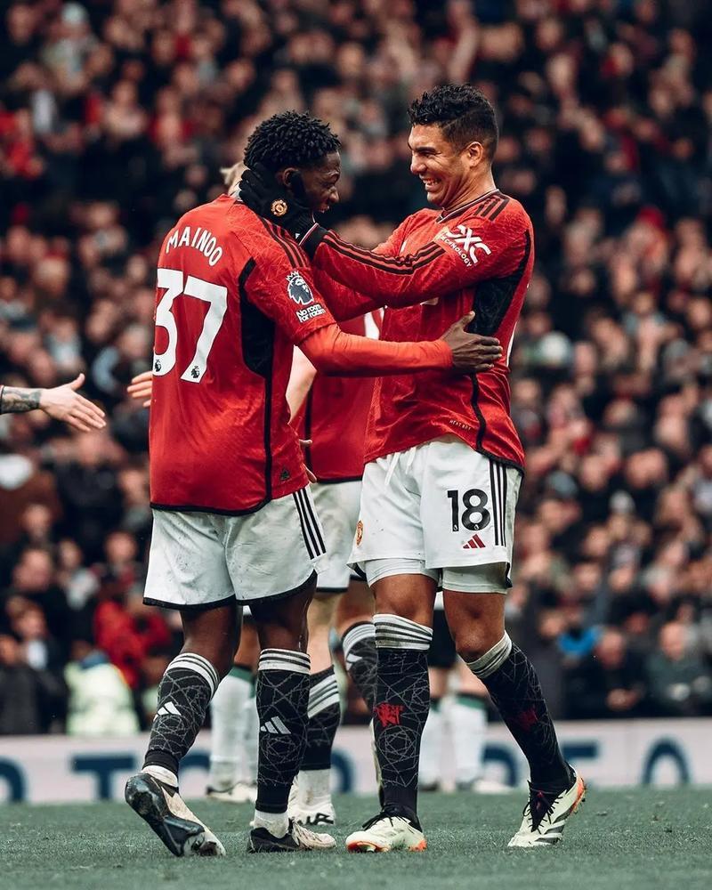 聊聊现在曼联的后腰组合！

     卡里克上任以来曼联的常规后腰组合是卡塞米罗