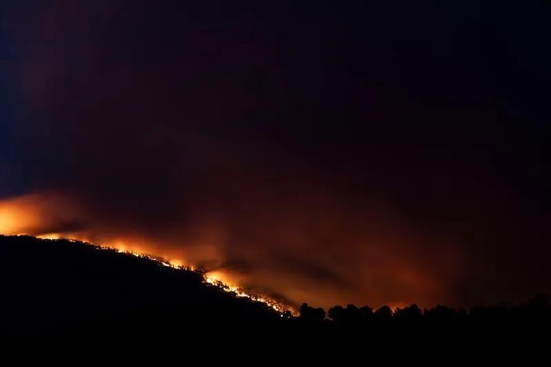 欧洲正被极端高温推向临界点。
2026年夏，法国、西班牙山火肆虐，超36万人撤离