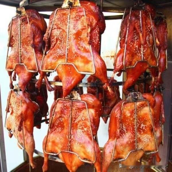 要开好一家烤鸭店，需要综合考量多个方面，以下是详细的步骤和建议：

前期市场调研