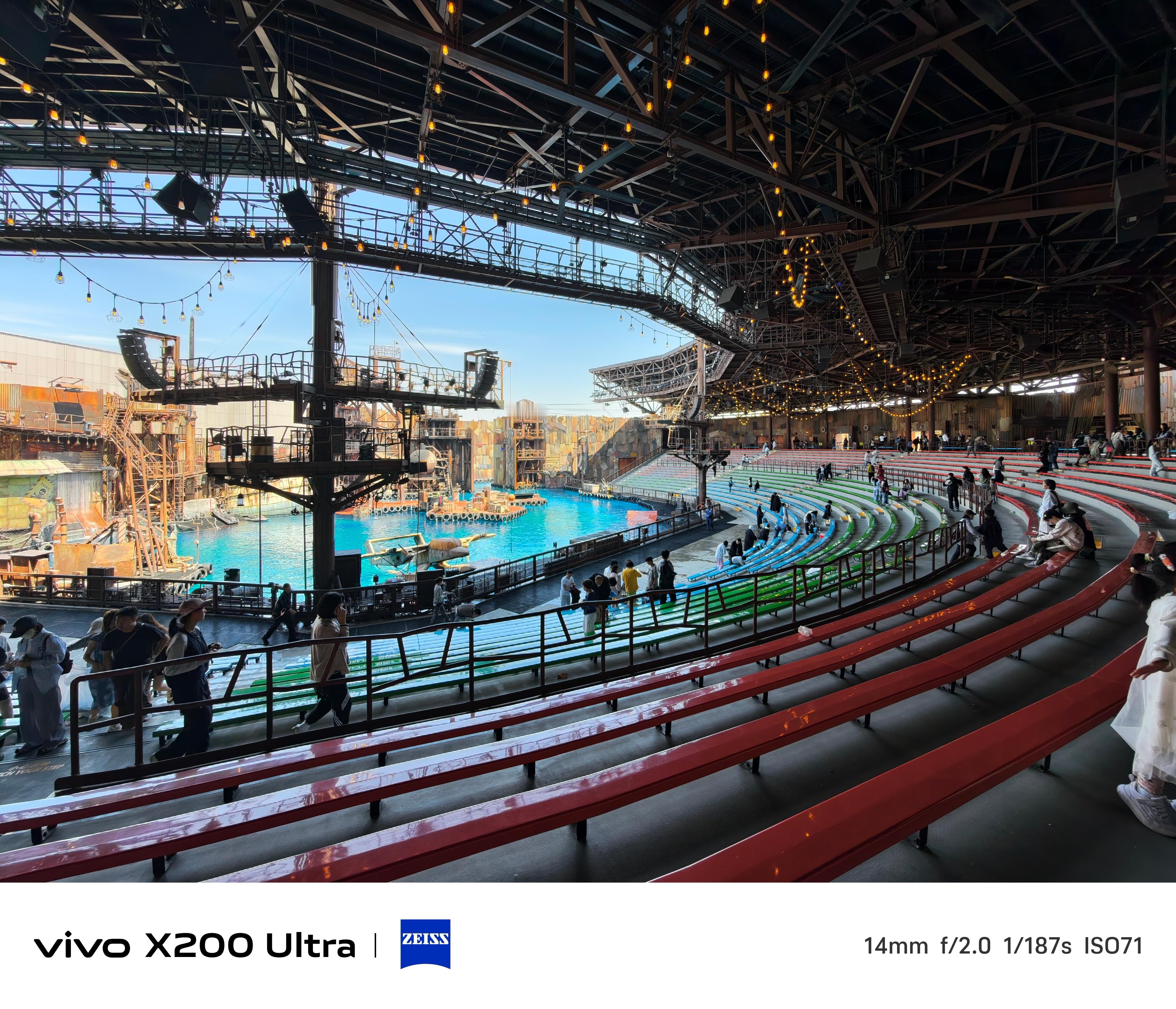 vivo x200 ultra 的增距镜拍这种舞台也挺好的，追着高速运动的演员跑
