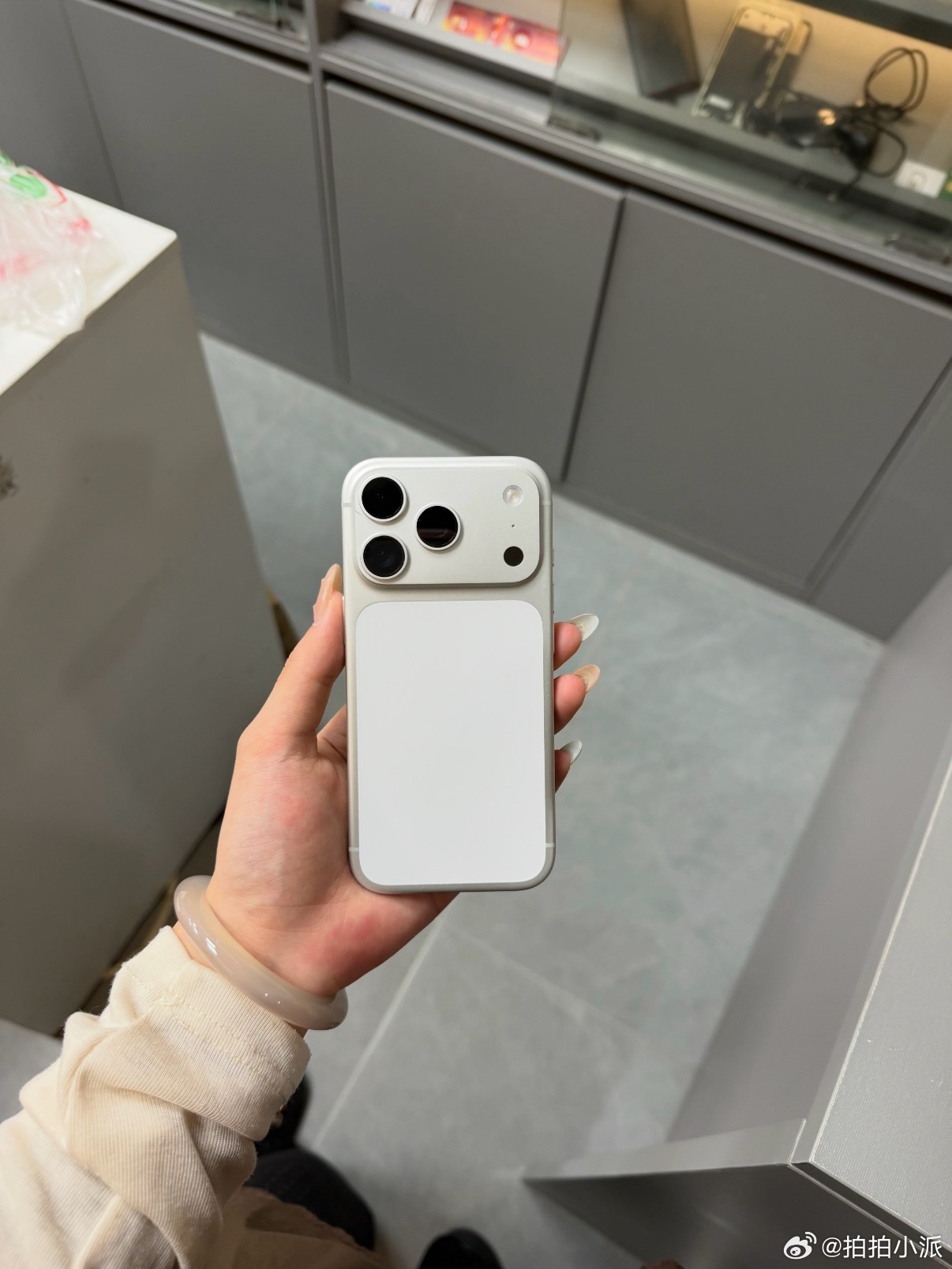 iPhone18Pro价格被打下来了前两天还有uu在评论区问等到双十一18pro