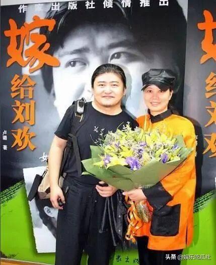 刘欢：一妻一女，从一而终。在浮华喧嚣的演艺圈，少见这样安稳的人生
 
演艺圈名利