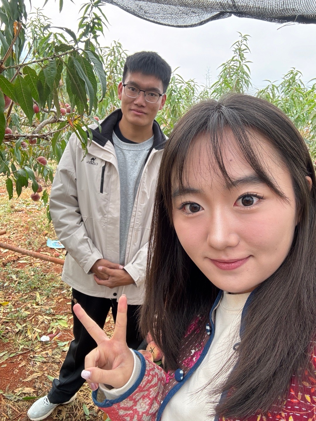 没有哪一份工作哪个人是真的轻松自在的[苦涩]昨晚上九点和丁同学赶高铁到昆明随便吃