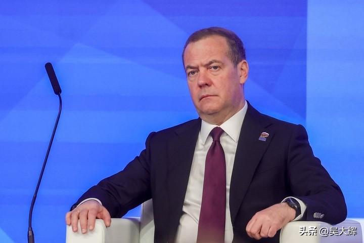 梅德韦杰夫借《权力的游戏》谈《新削减战略武器条约》终结——“凛冬将至”
 
俄罗