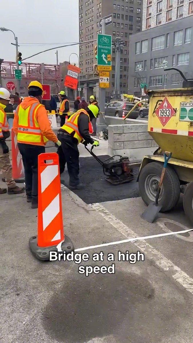 纽约修补个路面，铺了4个平方的沥青，
你猜多少钱？ 找老墨做，2万美元吧。 
但