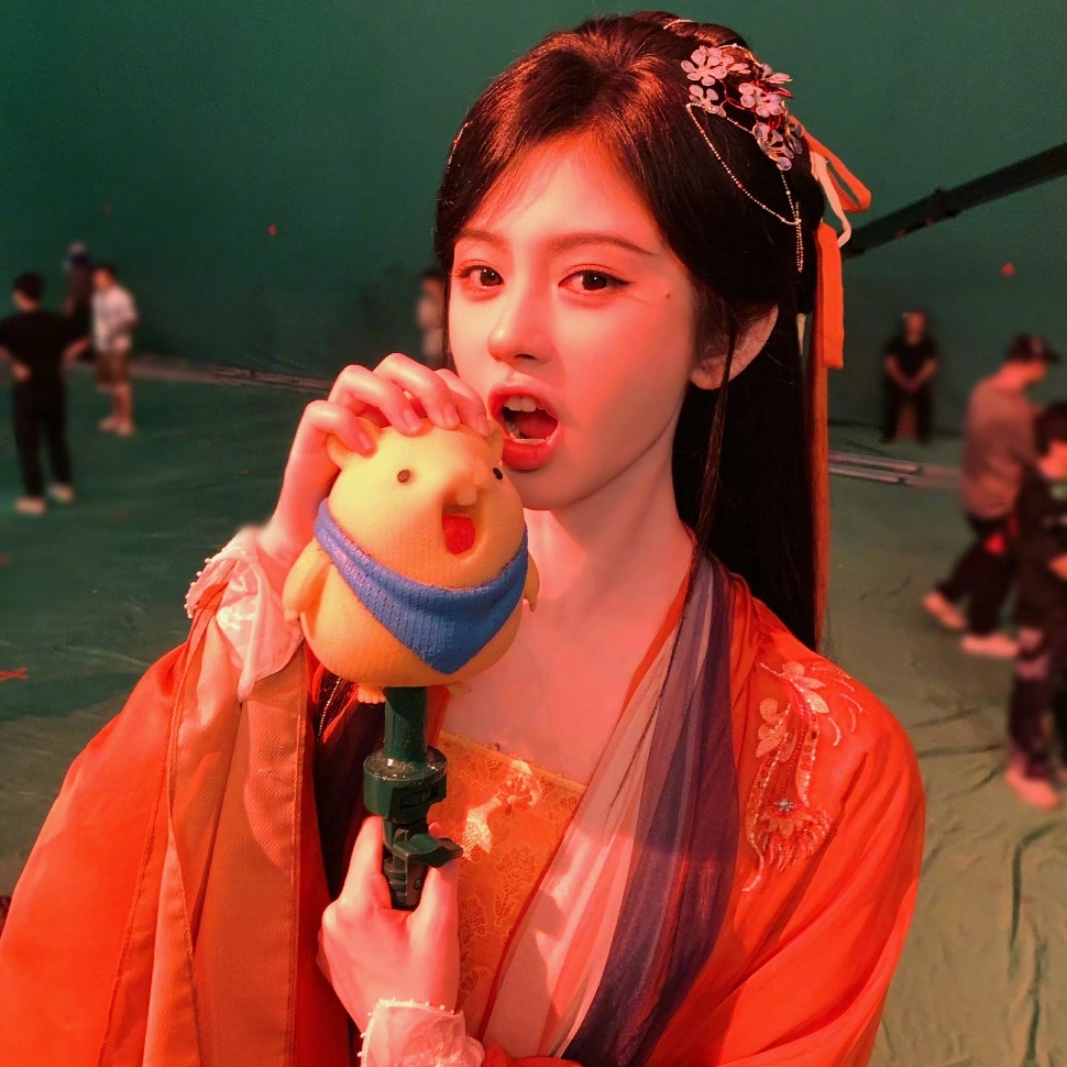 jjy鞠婧祎苏绿夏jjy鞠婧祎万花世界＂爱是严冬里的一片炽热，就像我爱你.＂