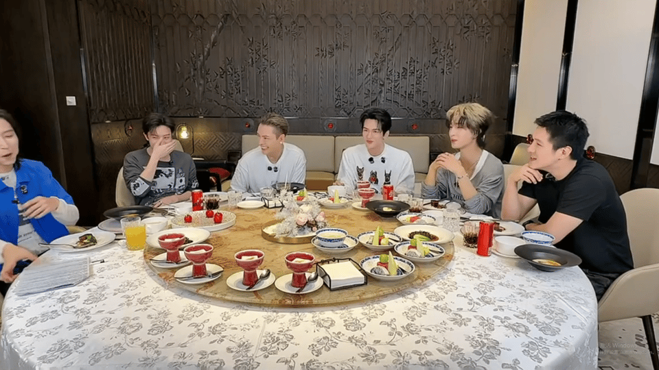 曾舜晞狼人偷偷藏不住陈伟霆曾舜晞还没开始认真吃九门直播玩狼人杀，是怎么做到过程全
