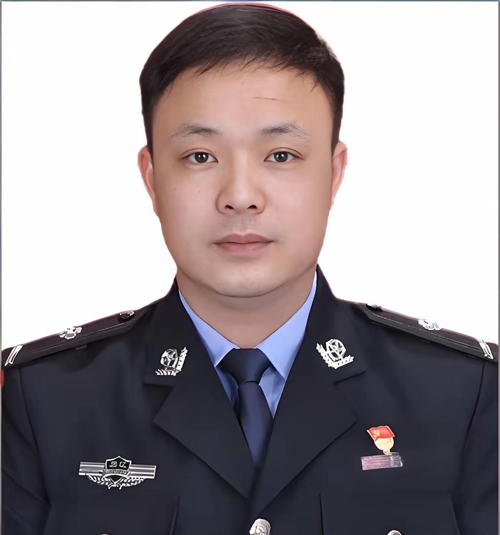 刘扬正，1985年7月出生，男，汉族，生前系广东省廉江市公安局交通大队交管中心辅