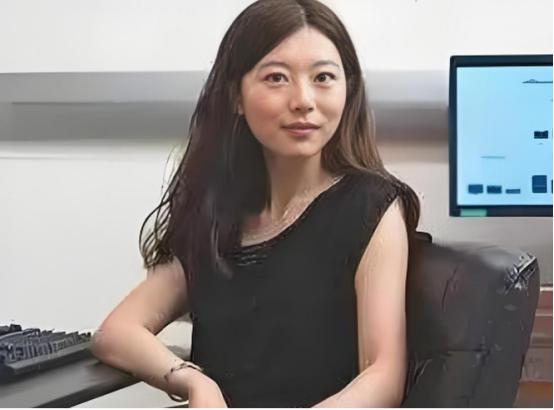 “我宁愿在美国住下水道，翻垃圾！也不回中国！”谁能想到，说出这句话的人，竟然是满