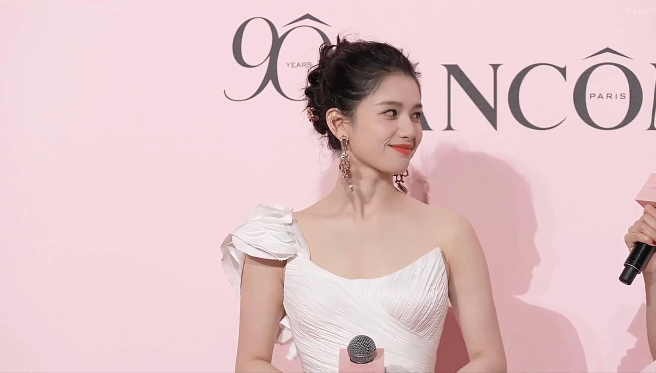 张婧仪今日兰蔻活动直播生图状态，就是很大气的那种美 ​​​