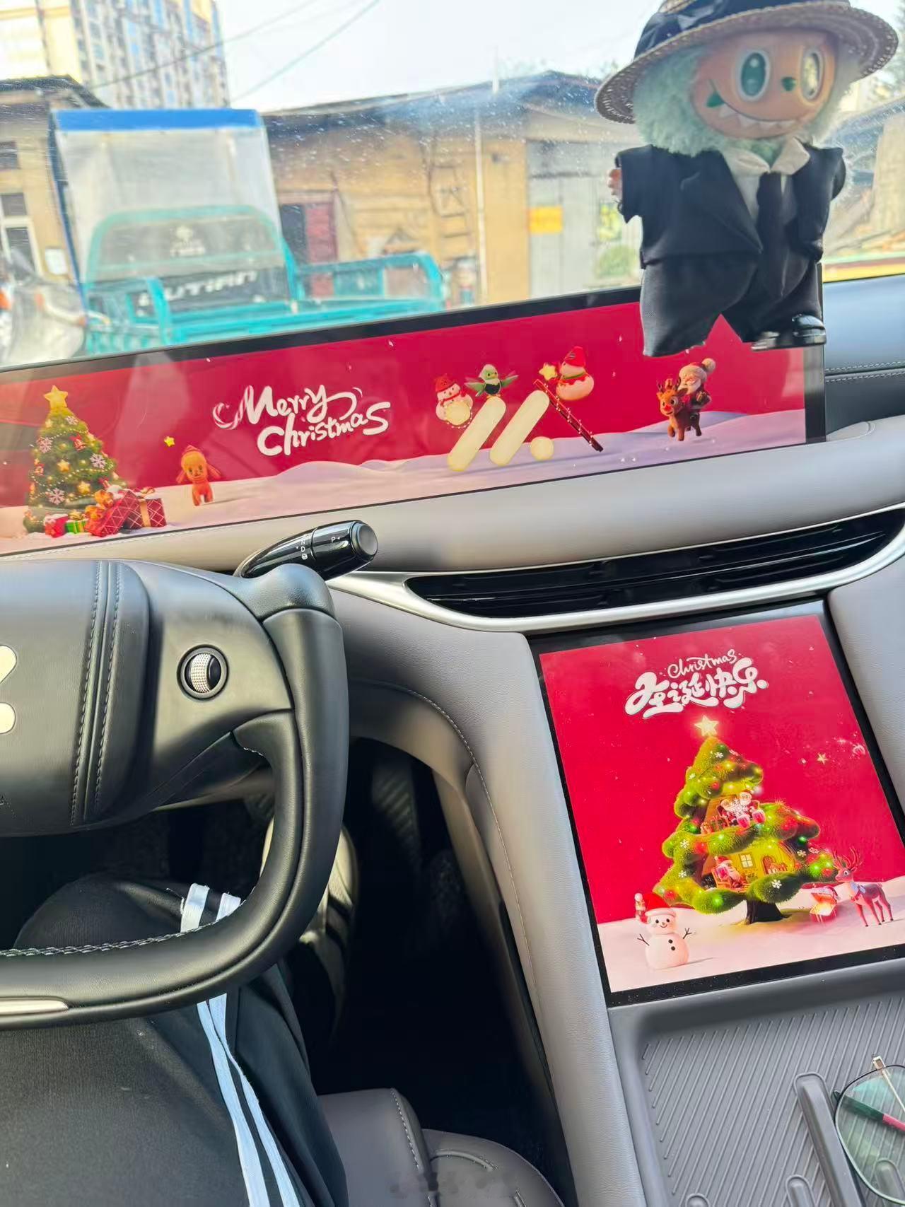 智己的节日壁纸还是很有情绪价值的，下次把新中国历史革命性胜利战役都加上 