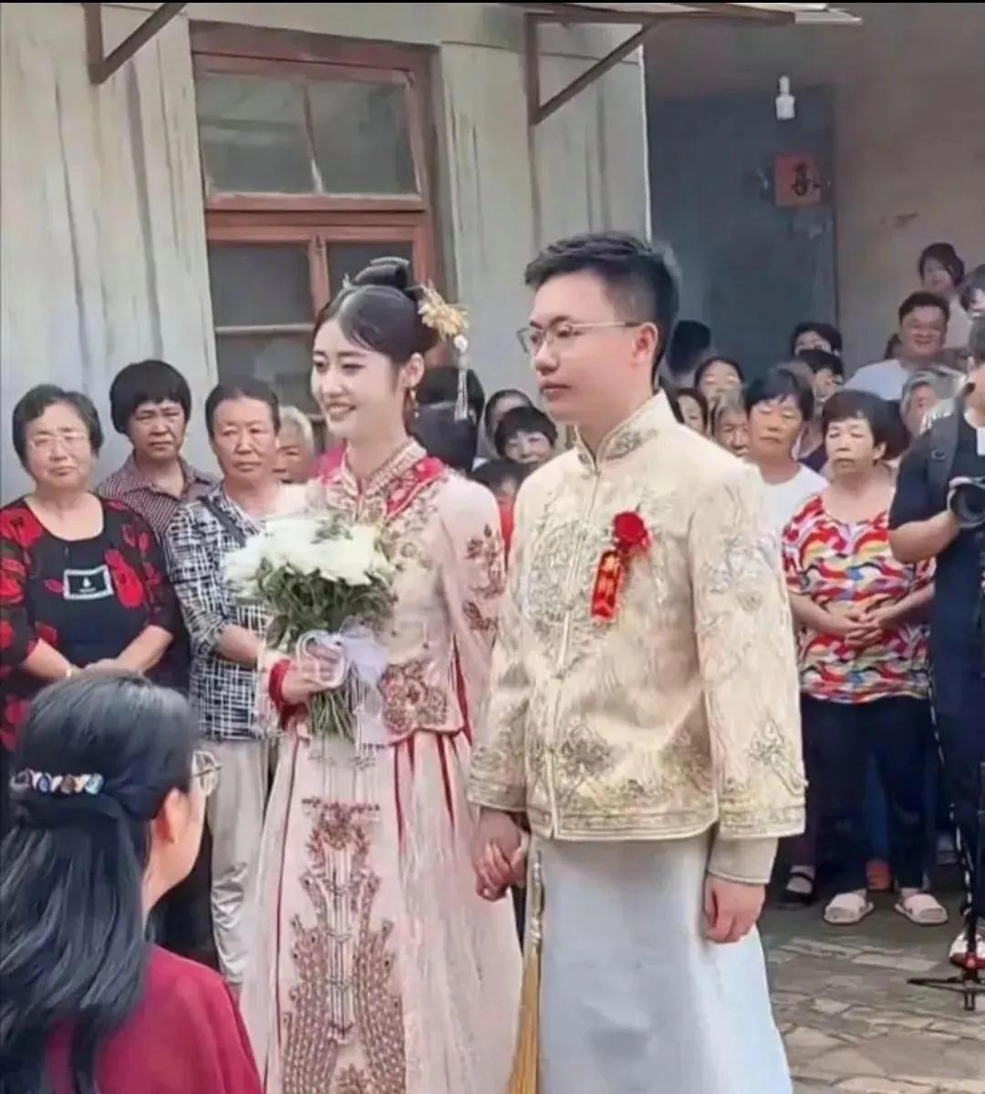 这个婚结的，我看唯一高兴的就是新娘啊！