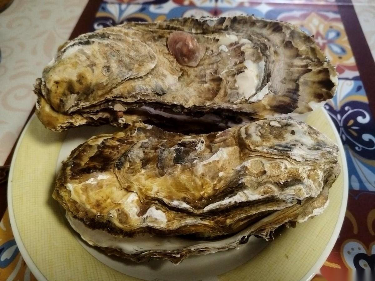 就三分钟，多一秒我都嫌老。
说的就是生蚝。
我以前是真不爱吃这玩意儿，总觉得一股