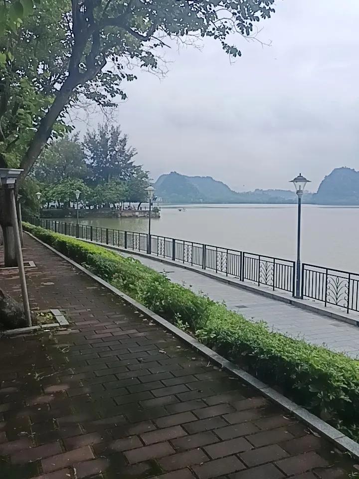 你敢相信吗？这里就是七星岩风景区了，这里确实是环境优美