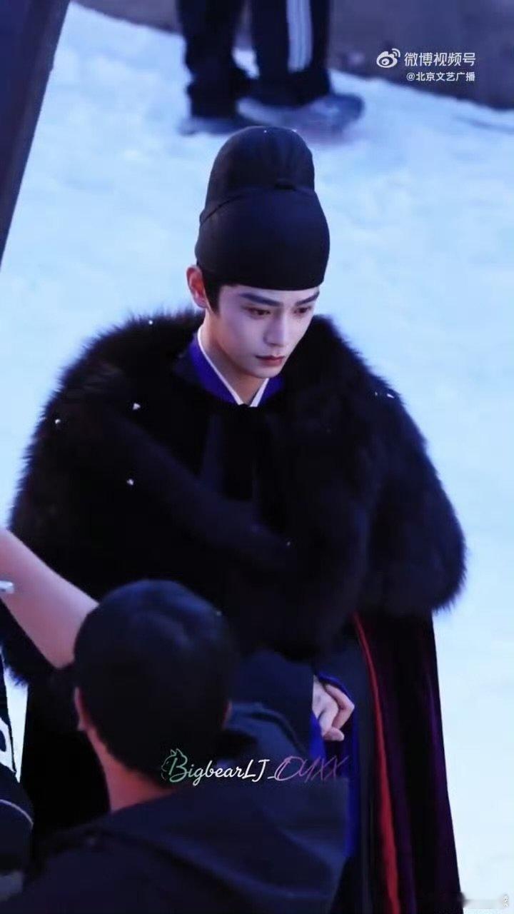 丁禹兮司宫令雪中大氅造型司宫令 风雪衬佳人，大氅显风骨，丁禹兮把古装贵公子演绎得