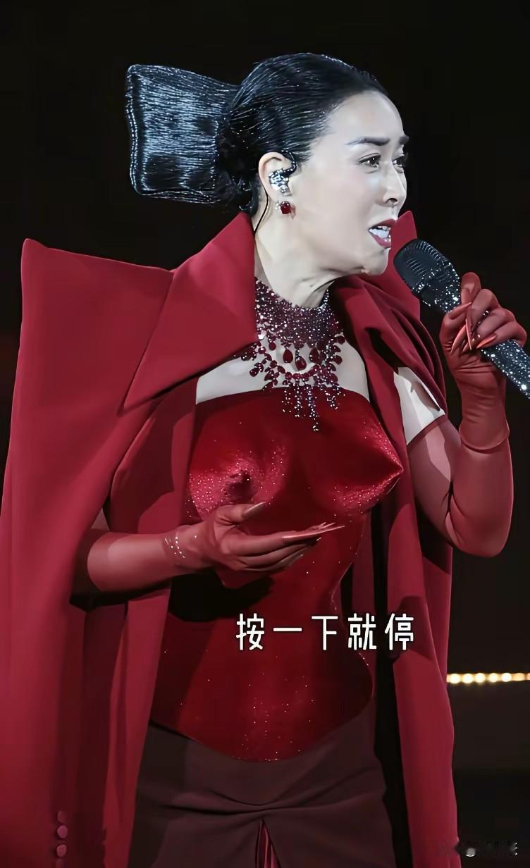 扎心了，那英演唱会，精心做的造型被网友调侃像《倩女幽魂》里的“千年树妖姥姥”，夸
