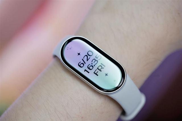 1.72英寸屏+30天续航+生态中枢！小米手环10评测