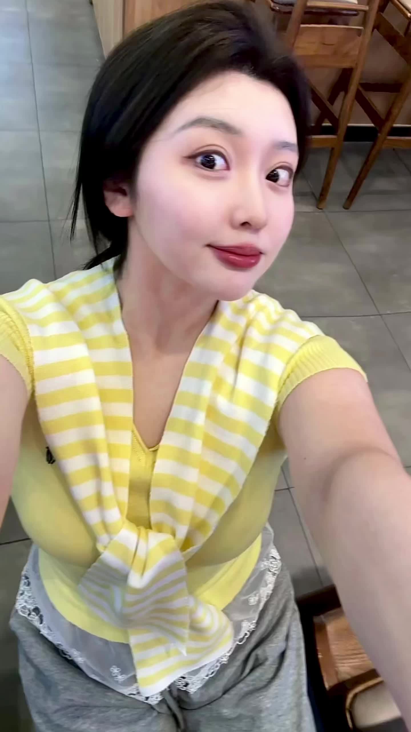 我不再追求幸福 因为幸福过后需要千倍的痛来偿还 我只想我的心湖风平浪静