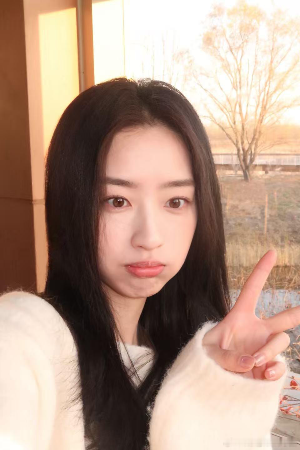 邓恩熙自拍，元气少女