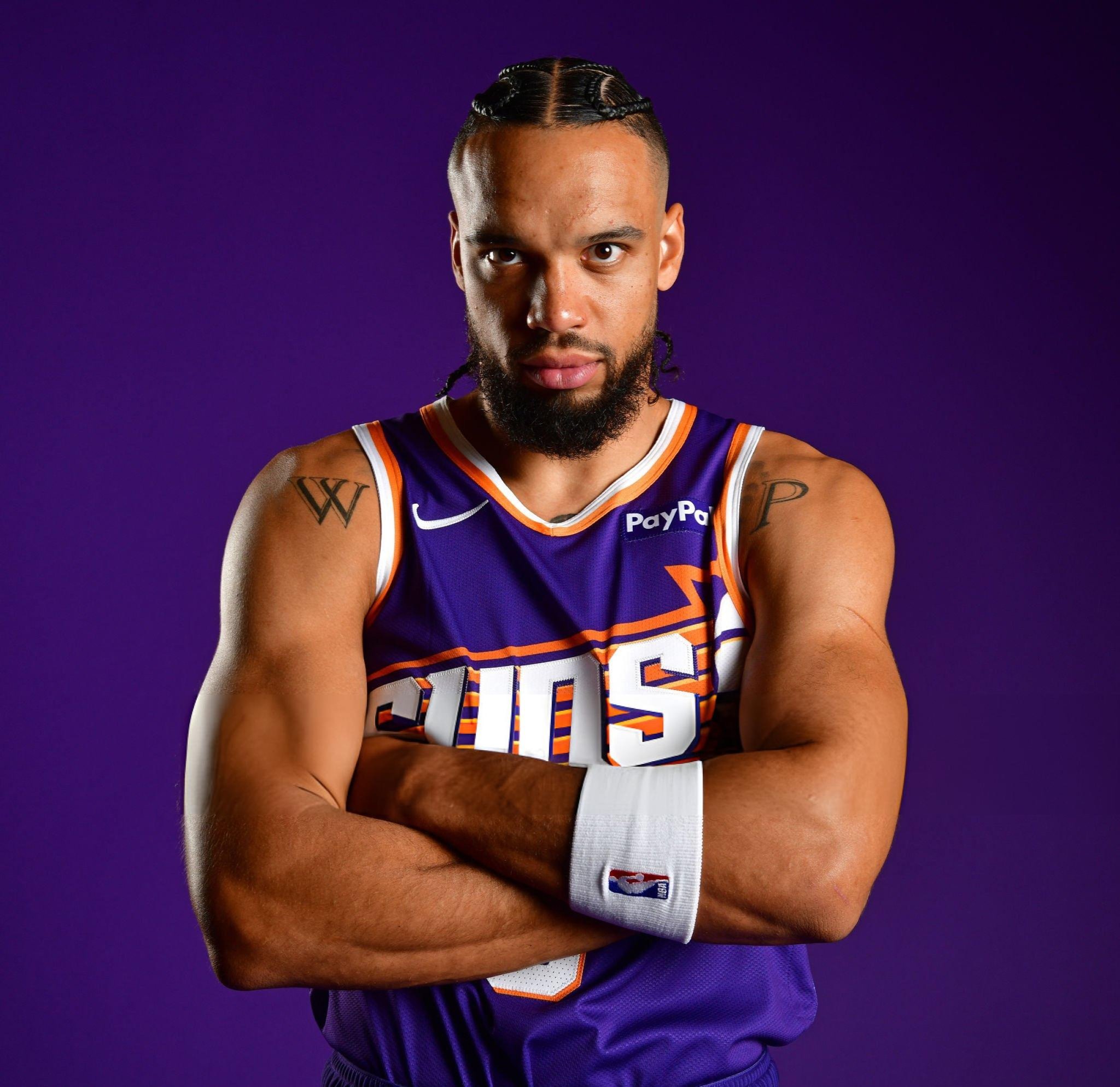 shams：菲尼克斯太阳队后卫狄龙布鲁克斯在今日VS魔术比赛的第一节，遭遇左手骨