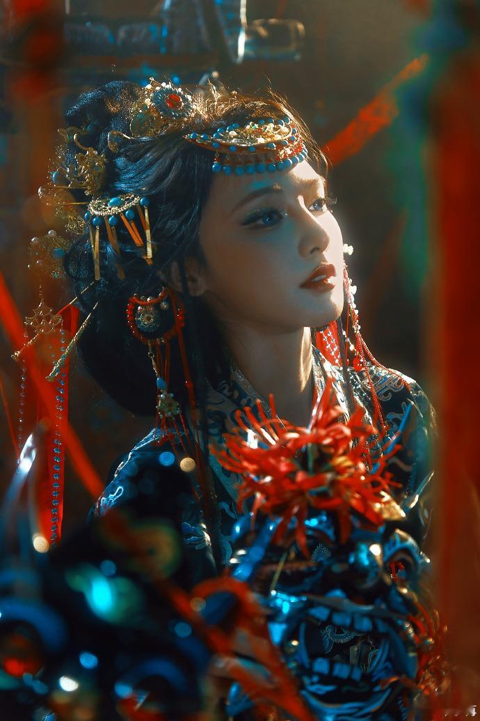 彭小苒傩戏造型美出新高度  彭小苒傩戏造型美出新高度，又是把我美到了呀，传承了非