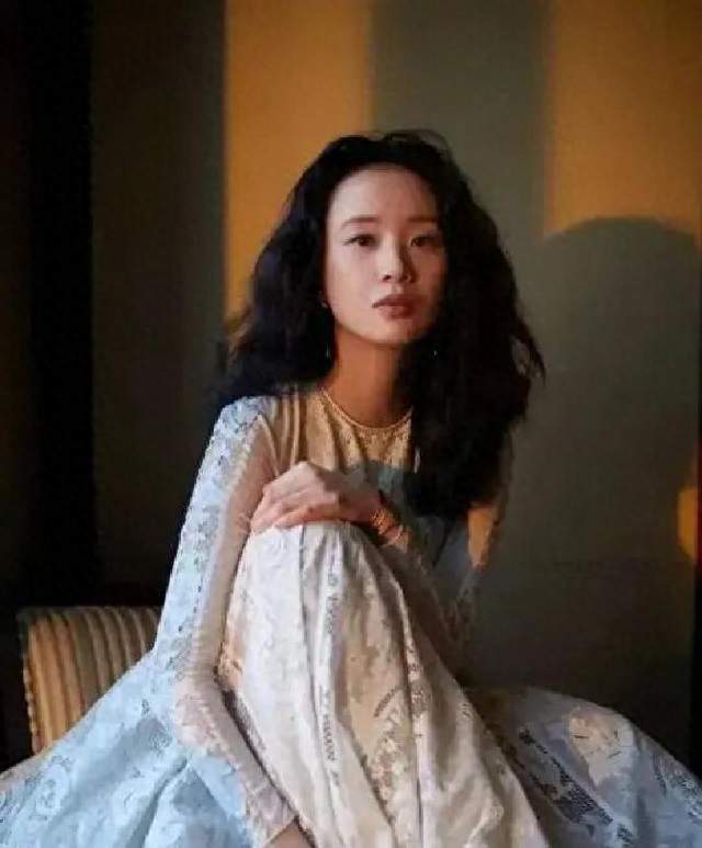 33岁李梦被曝生女！和导演邬浪恋爱一年多，月子中心偶遇零实锤