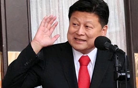 傅崐萁藏得真够深的！傅崐萁的倒戈，直接让郑丽文孤立无援！也难怪军购相关议案闯关成
