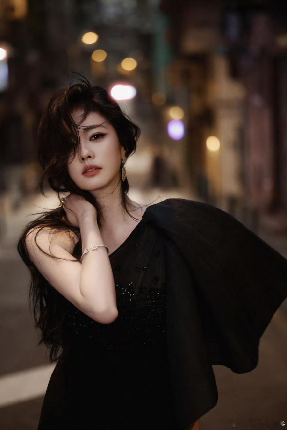 白鹿尖叫之夜出图，演绎Rami Al Ali 2025秋冬高定，解锁全新高定品牌