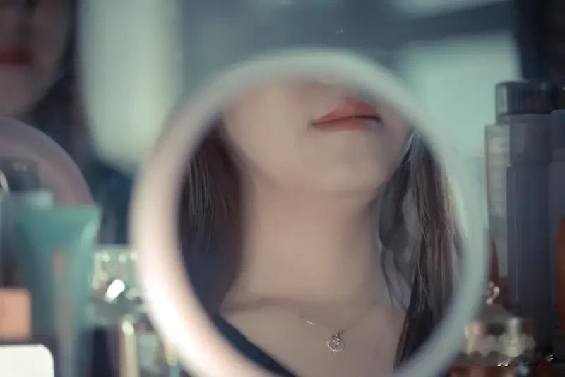 人到中年要不要认真打扮自己想打扮就打扮呗，打扮不分年龄，打扮完会更自信，比如你今