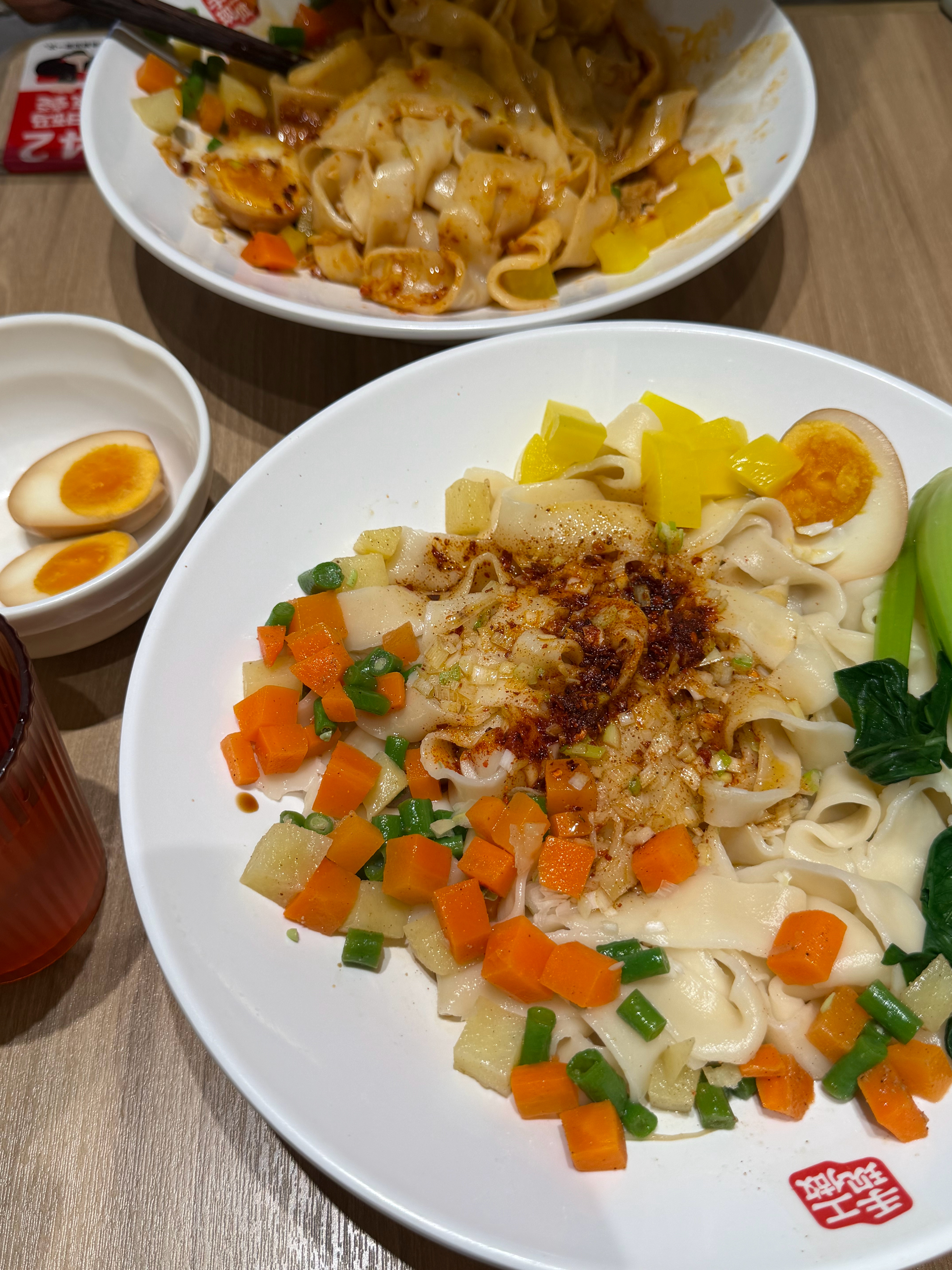 在成都吃了一碗面之后就坐车回家了到家吃香喷喷夜宵[色][色][色][色]  ​​