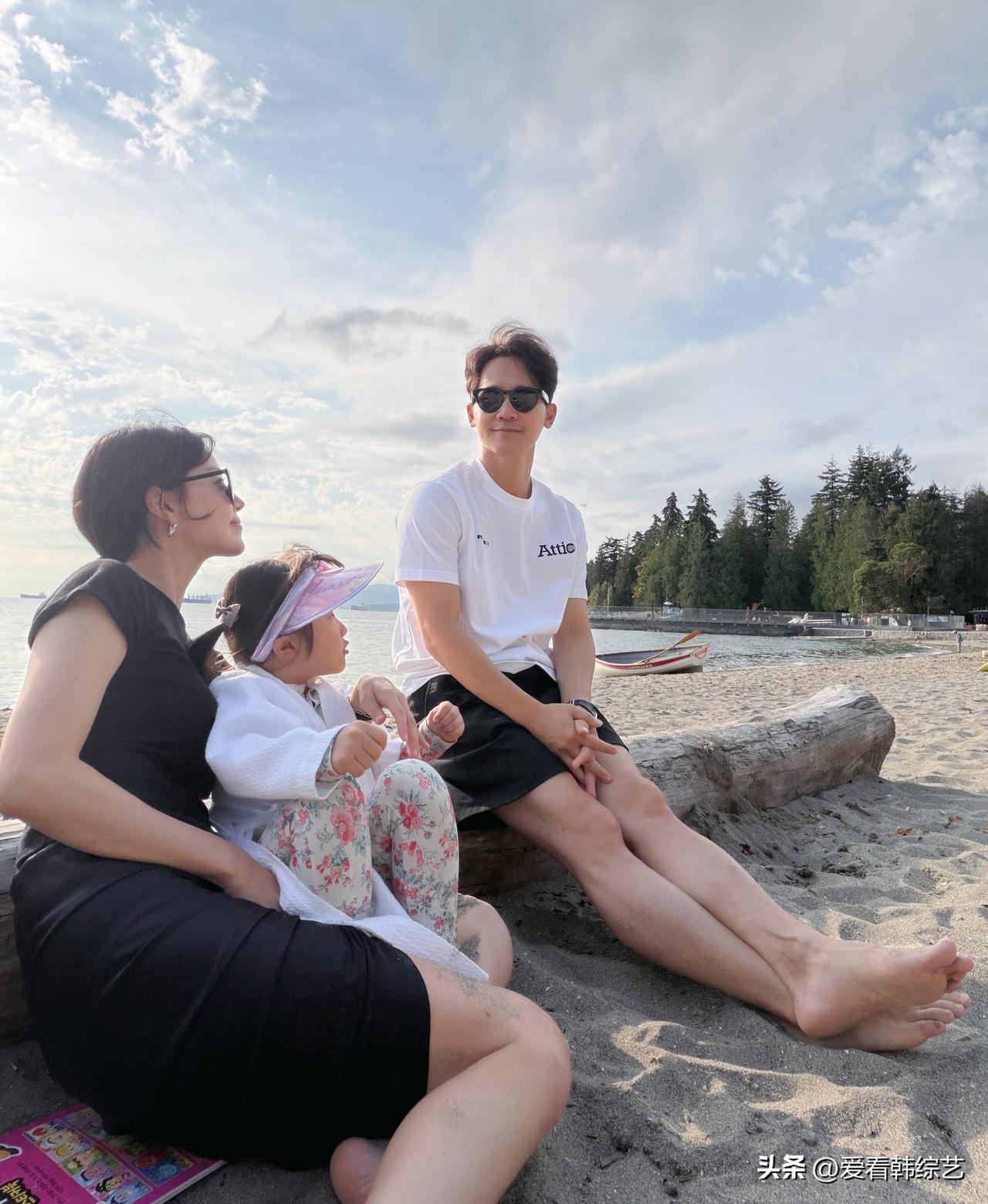 近日，演员韩智慧在自己的Instagram上传了多张照片。照片中，韩智慧一家三口