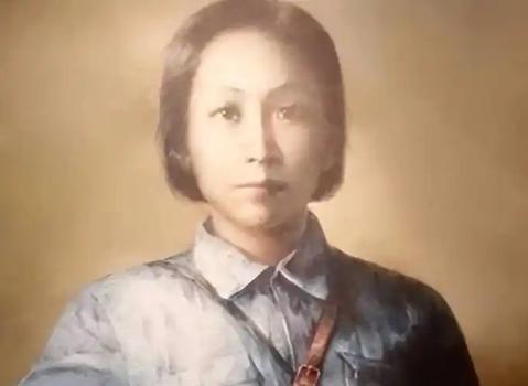 狱中，她的肚子被灌得鼓了起来，旁边的敌人拍了拍她的肚子，笑着说：“再灌点。”灌完