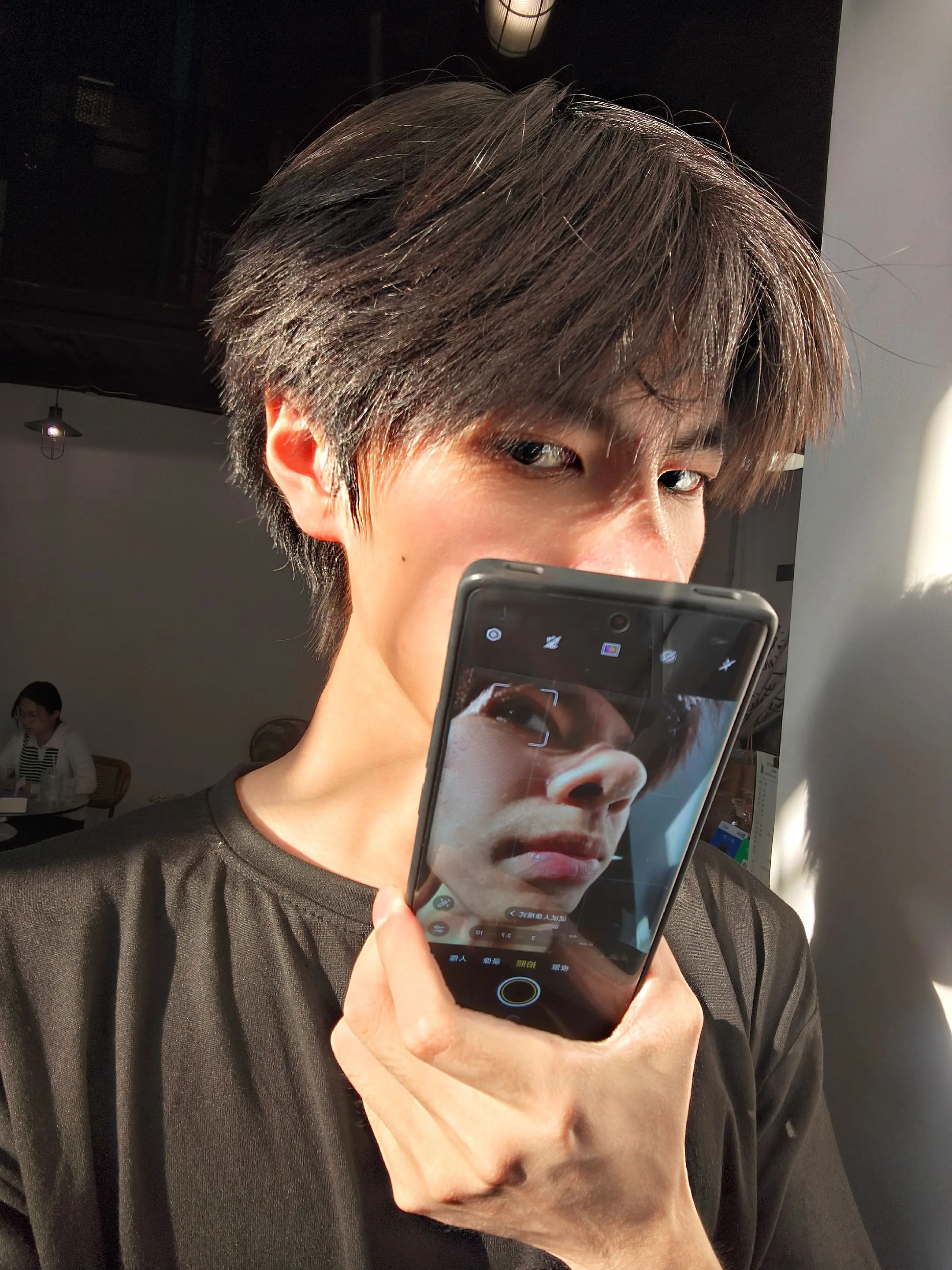 那晚我尿的很高 还以为可以挡住脸上的眼泪。