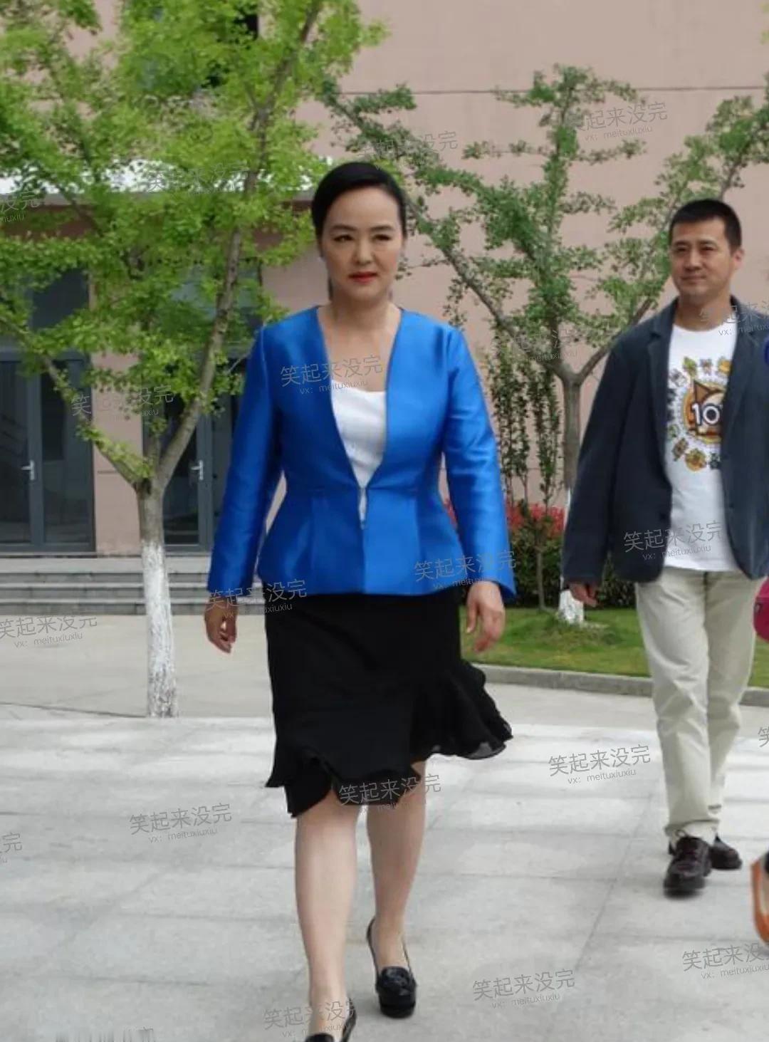 震惊！不老女神再次亮相，她竟然是和倪萍鞠萍同时代的人！在岁月的长河中，许多人都被