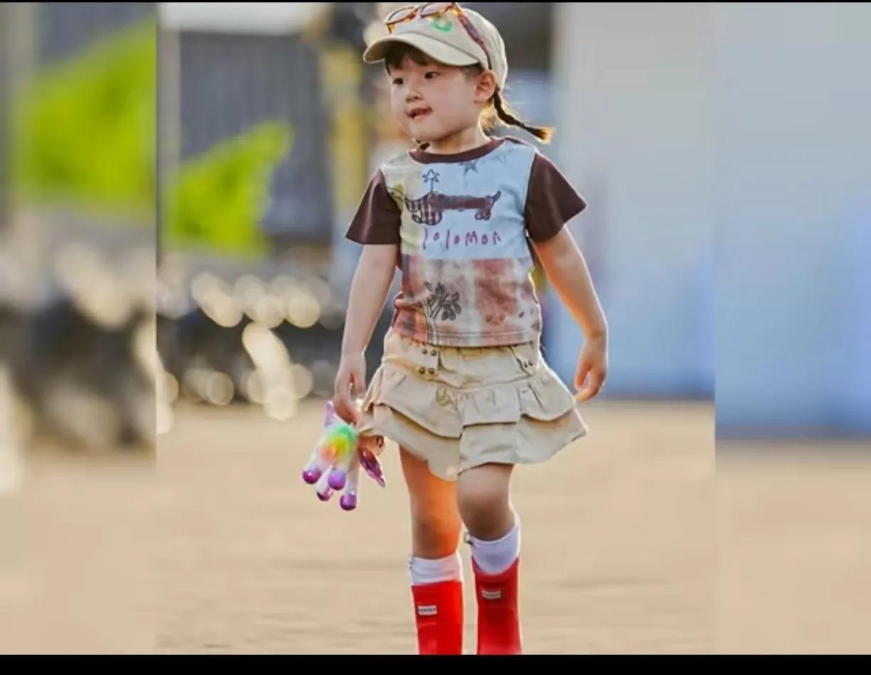 这个娃娃才3岁，百分百碾压同龄孩子太多了，不得不说黄一鸣选择独自生下来，可能就是