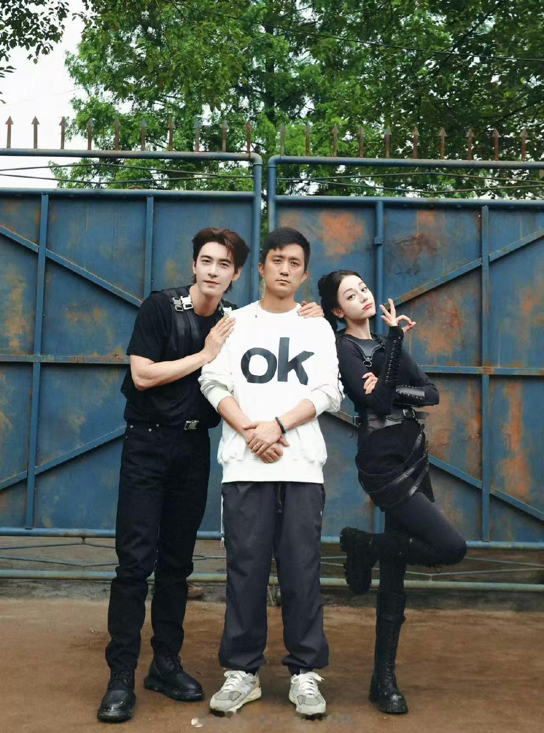 迪丽热巴陈星旭田里合照迪丽热巴陈星旭互晒合照 迪丽热巴陈星旭田里合照 