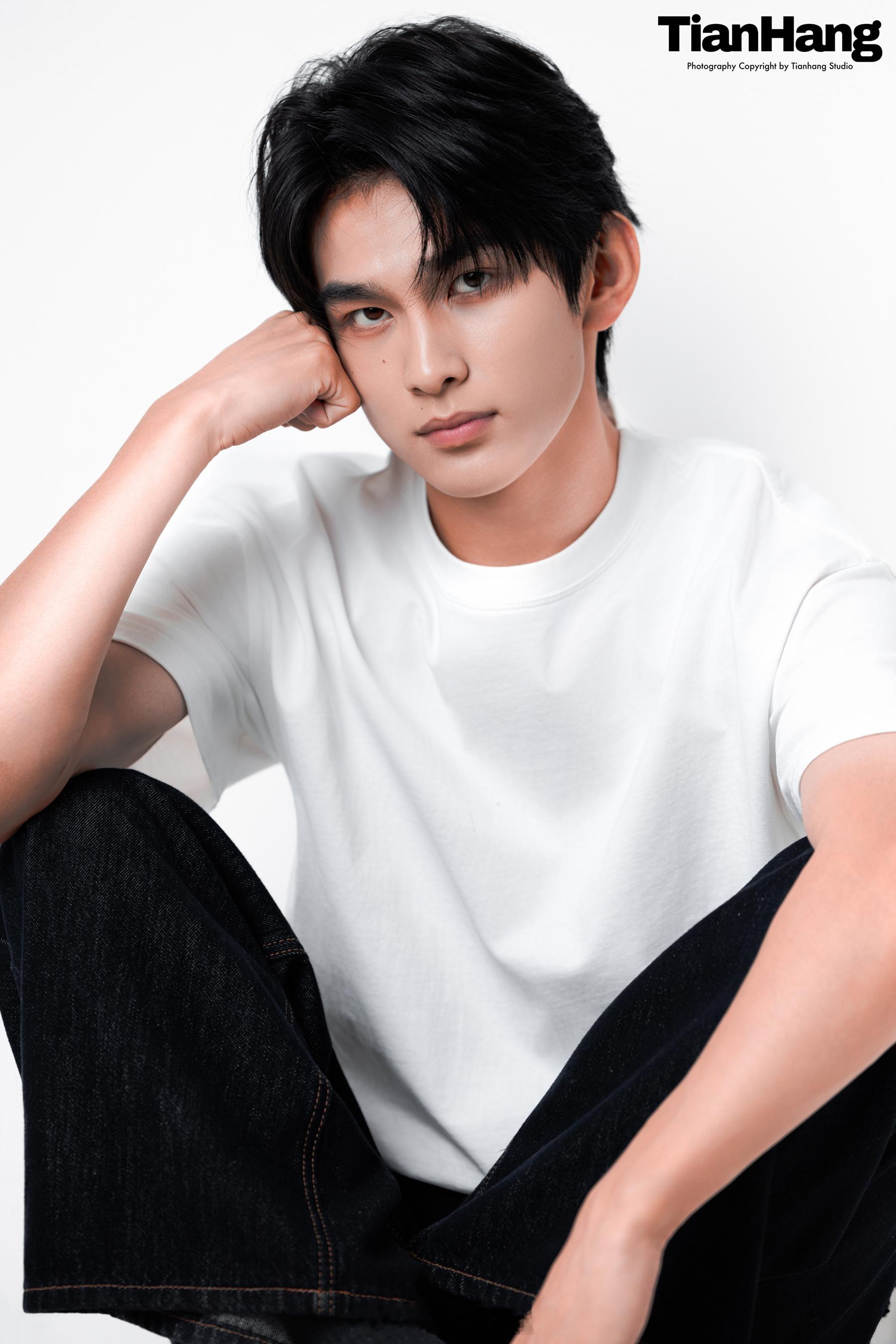 ✨棚拍分享在留白的时光里做最松弛的自己💫天航工作室韩系棚拍肖像男生见组照