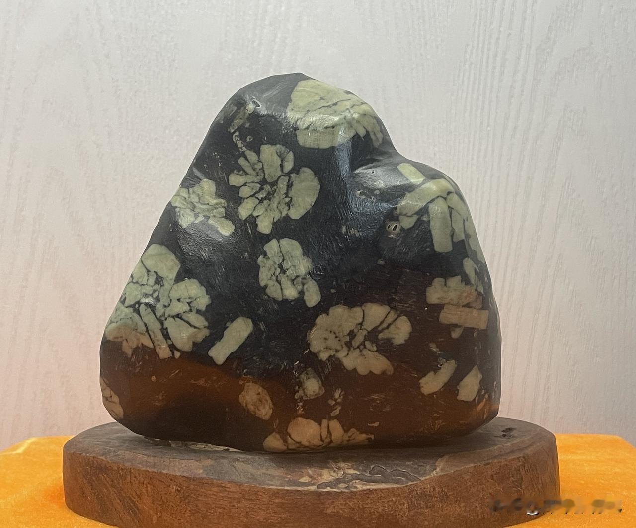 丽江玉水寨风景区的石头很漂亮