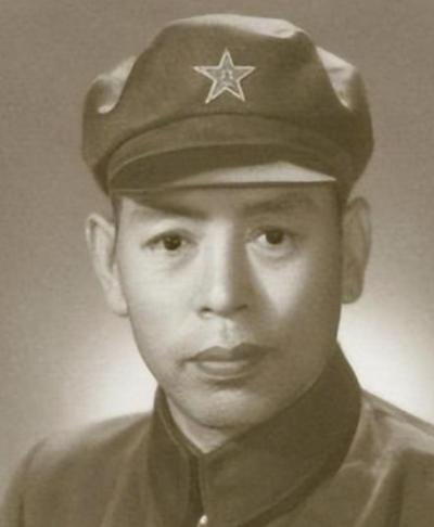 1932年，陈玉仁叛变，供出了潜伏在敌人内部的地下党员王世英，王世英察觉到异常后