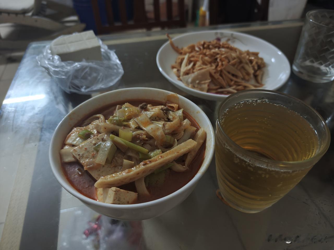 晒图笔记大赛6月14日，星期天，今晚没加班，去超市买菜，菜洒水不说，好多而蔫了，