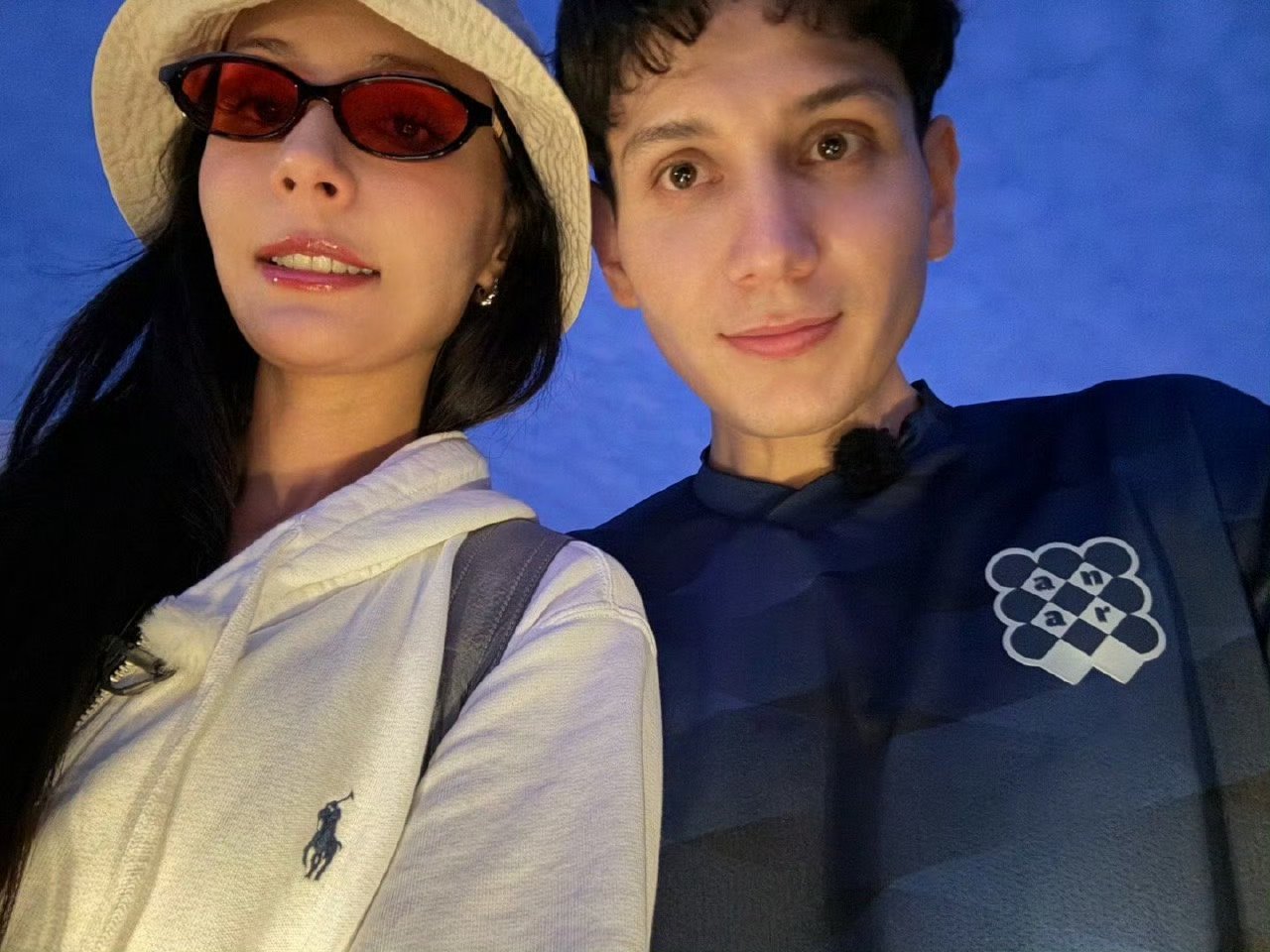 艾热写给老婆的歌终于和老婆一起唱了艾热终于和老婆孜巴合唱《别怕变老》了😭 以前
