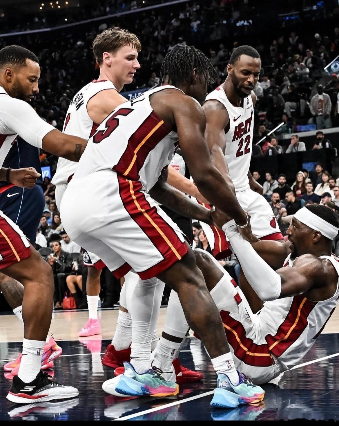 阿德巴约：“我们全队15名球员都已随时待命。大家心往一处想、劲往一处使，在场上打