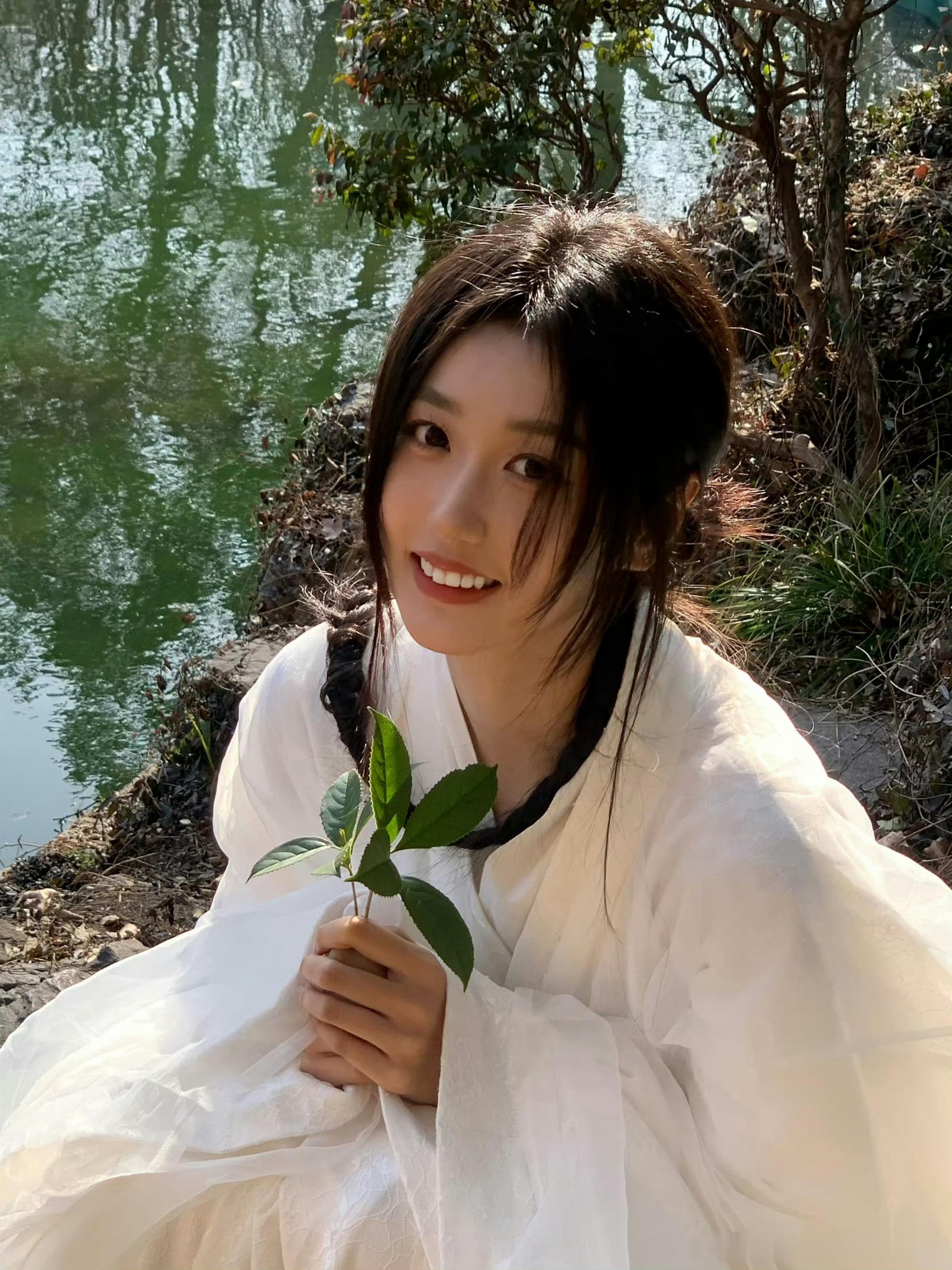 短剧演员聚会谁出片了 本来以为只会几位主演出彩，没想到到场所有短剧演员全都疯狂输