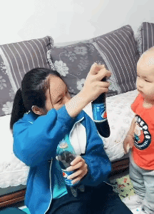 小弟弟：你等我读几年幼儿园你就知道。