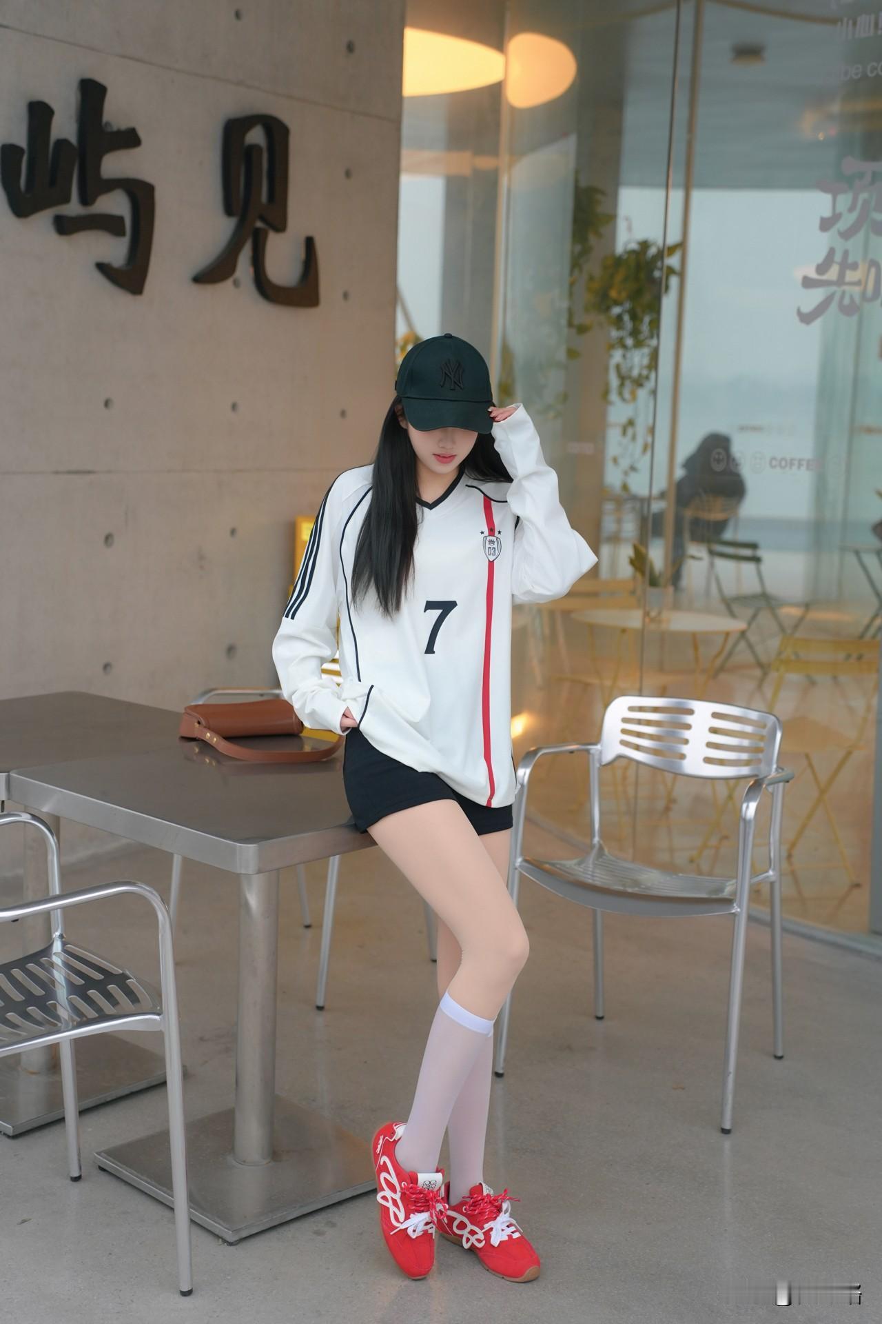 经历多了才知道，不管在职场还是在生活里，家底全露：被惦记；弱点全说：被拿捏；隐私