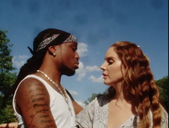 两年前的今天， Lana Del Rey和Quavo发行了《Tough》。 