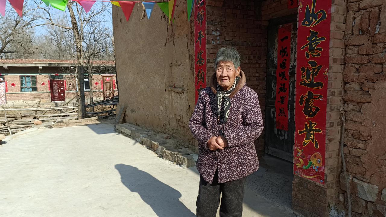 老奶奶隐居的村落是河北涉县辽城乡的东坡村，此地处于河北涉县与山西黎城县交界之处。