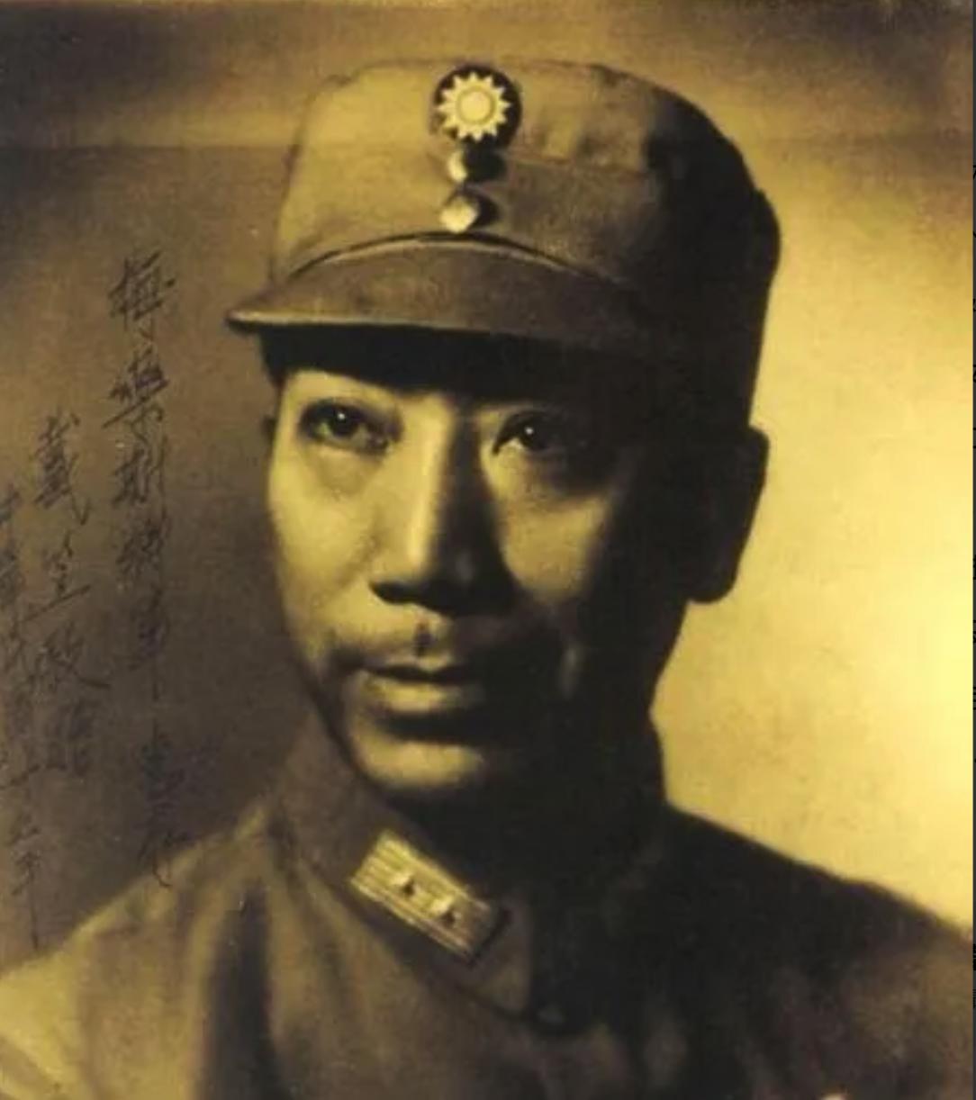 1942年，军统的李开峰投敌，戴笠知道后，猛拍桌子，怒道：“谁能除掉李开峰，就赏
